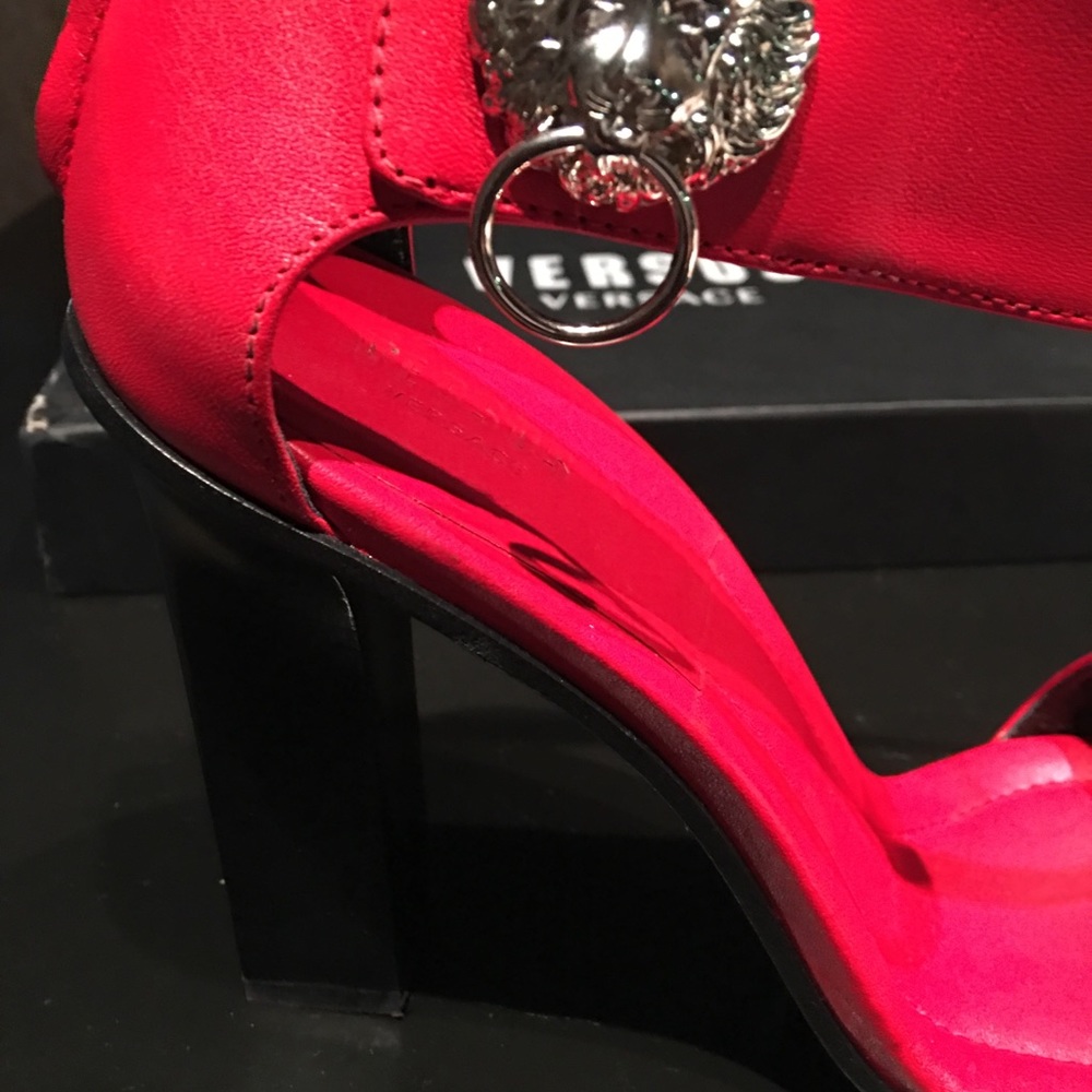 Versace Pumps - image 3
